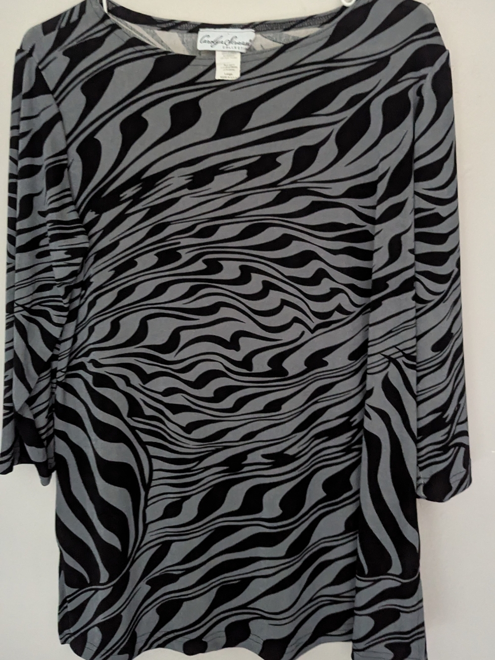 Gray & Black Wave-Print Women’s Top by Carolyn Taylor